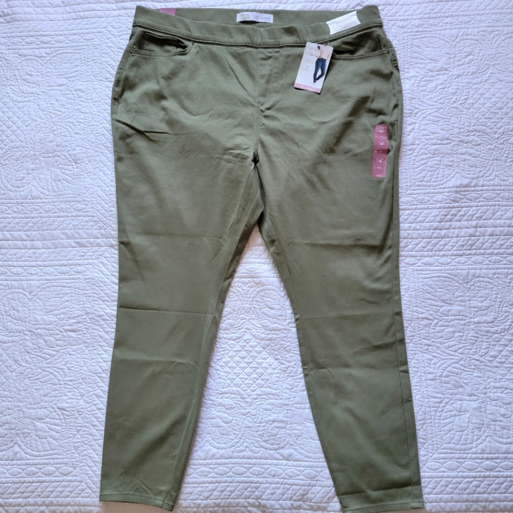 Signature By Levi's Women's Olive Shaping Pull-On Skinny Pants Size 26L(W38 L32)